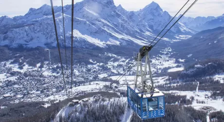 Le Regioni: rivedere la scelta di non aprire a Natale o l'economia di montagna crolla