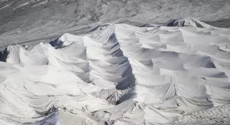 Anche sul ghiacciaio del Rodano i teli geotessili antiscioglimento