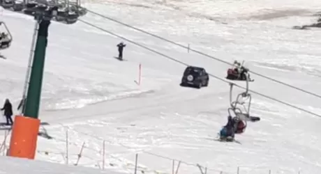 COL RODELLA - Auto finisce sulla pista da sci