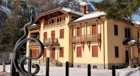 GRESSONEY - Bastava un milioncino per la villa di Lady Gaga in House of Gucci