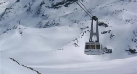 SCI - A Cervinia i velocisti prima della partenza per Ushuaia