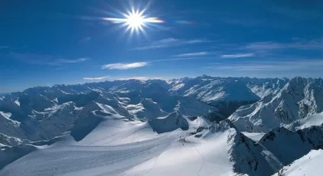 SCI - Stagione al via sul ghiacciaio di Stubai in Tirolo