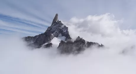 NEVE SULLE ALPI UN METRO A COURMAYEUR