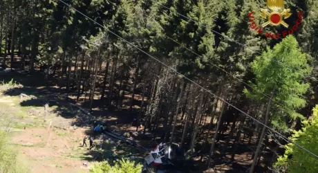 MOTTARONE - Incidente alla funivia, cade una cabina, 14 vittime