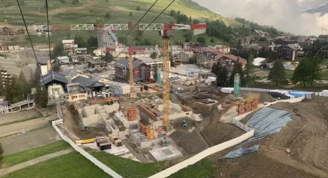 LES 2 ALPES - Procedono a pieno ritmo i lavori per il nuovo 3S Jandri