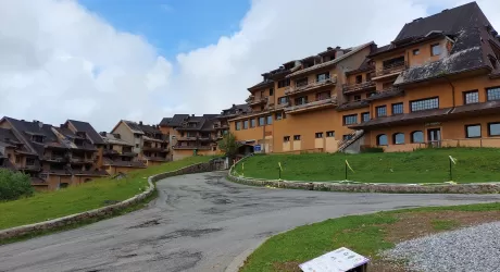 MONTECAMPIONE - Gli hotel a 1200 e 1800 assegnati all'asta per 1,3 milioni