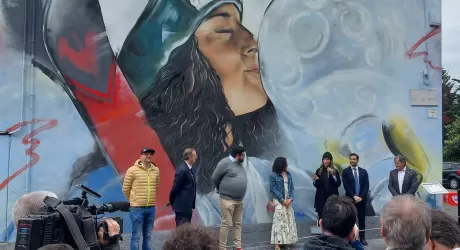 Inaugurato a Milano il murale dedicato a Federica Brignone