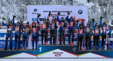 BIATHLON - La staffetta rosa trionfa a Hochfilzen