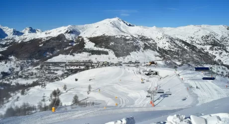VIALATTEA - Dal 7 dicembre si scia a Sestriere, dall'8 a Sauze, Sansicario e Claviere