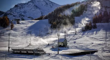SESTRIERE - Prima nevicata sulle piste della Vialattea, si scia dal 7 dicembre 