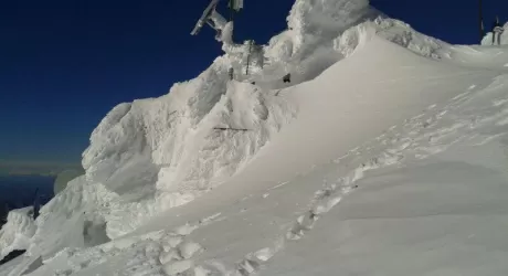 NEVE - Il Rifugio Brioschi sommerso letteralmente dalla neve