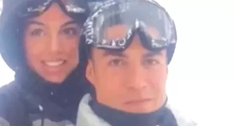 COURMAYEUR - Cristiano Ronaldo festeggia con Georgina sulla neve ma è zona arancio...