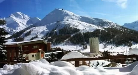 VIA LATTEA - A Sestriere, Sauze e Sansicario la stagione prosegue dopo l'11/4, neve permettendo