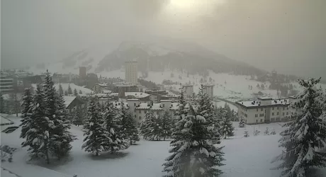 SESTRIERE - Valanga sfiora due sci alpinisti: salvi