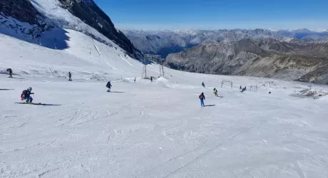 PASSO DELLO STELVIO - Si torna a sciare sul ghiacciaio, fotogallery