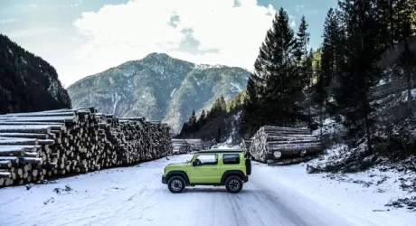 Il Suzuki Winter Tour fa scatenare le polemiche, la replica: non è un raduno automobilistico