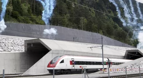 SAN GOTTARDO - Inaugurato il tunnel piu' lungo al mondo