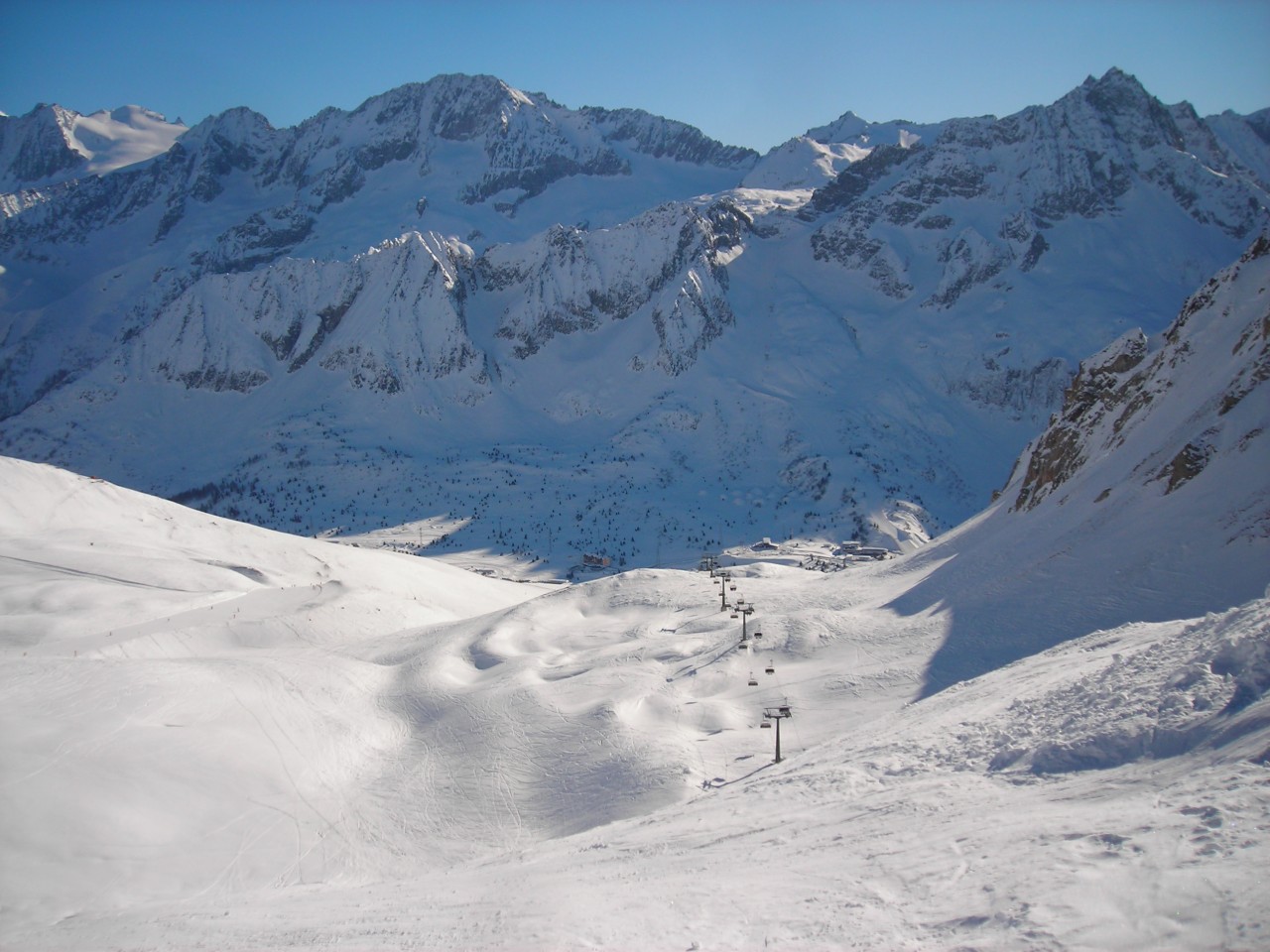 sciare al passo del tonale in primavera