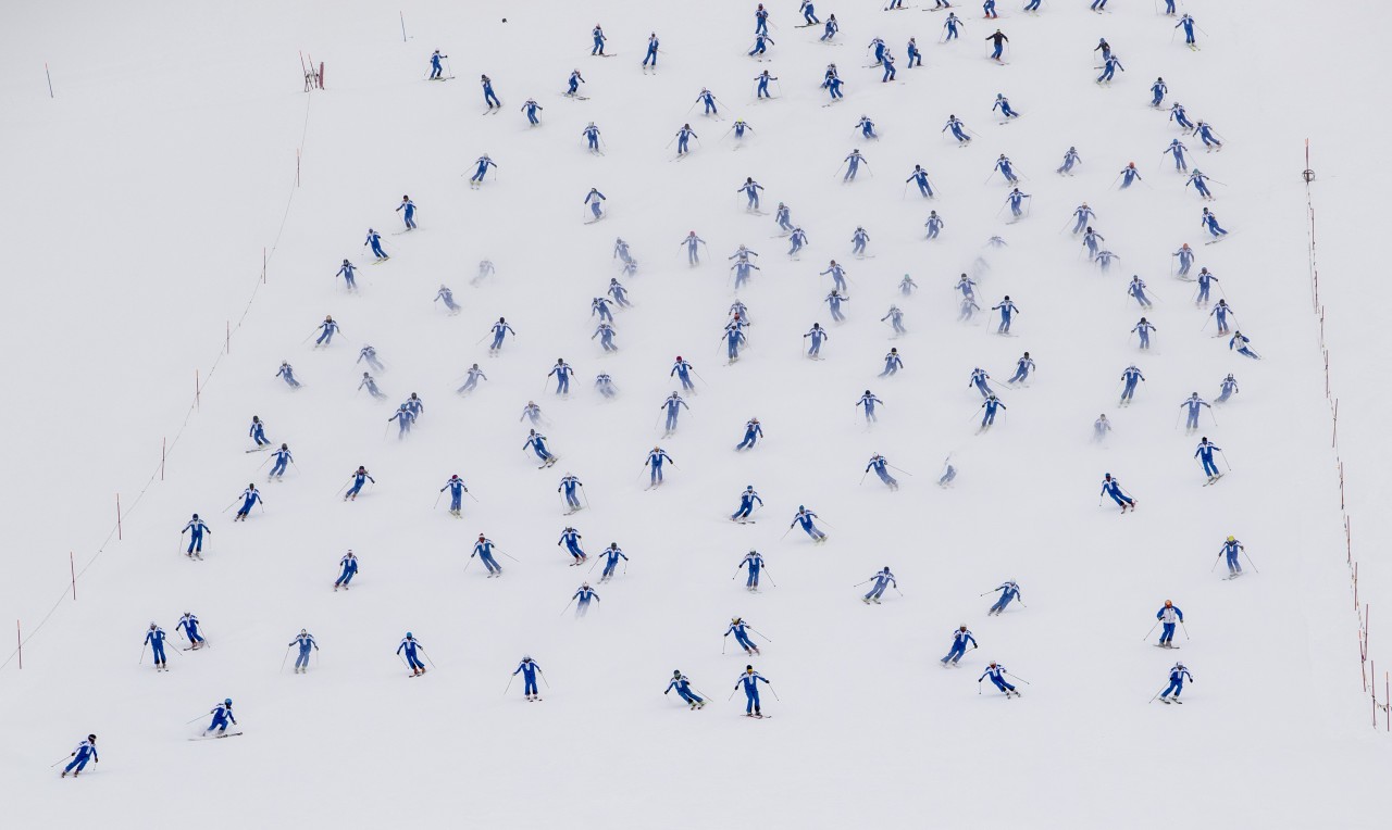 Gli istruttori nazionali in una coreografia in Val Senales