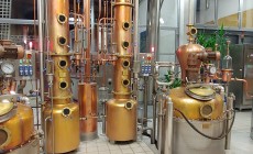 Una distilleria da visitare, sulle rotte dello sci...