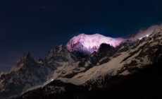 COURMAYEUR- Il Monte Bianco in rosa per il Giro