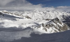 PONTEDILEGNO TONALE - Il ghiacciaio Presena ha aperto ma solo per gli agonisti