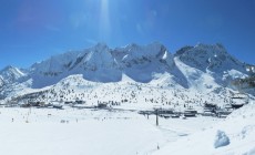 PASSO TONALE - Rinviata l’apertura, si continua a sciare al Presena