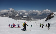 CERVINIA - Brignone e Bassino in allenamento sul ghiacciaio