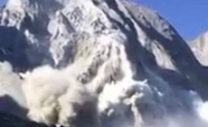 VAL BREGAGLIA - FRANA SUL PIZZO CENGALO, LA MONTAGNA SI SGRETOLA: VIDEO