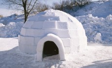 PASSO TONALE - Al Presena igloo per primarie Pd e statua di Renzi