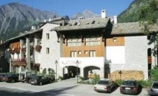 COURMAYEUR - Asta deserta per l'Hotel Gran Baita