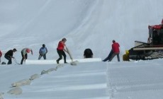 Adamello Ski - Il ghiacciaio Presena viene coperto dai teli