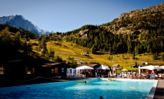 COURMAYEUR - Apre in anticipo la piscina riscaldata in quota