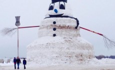 In Minnesota un pupazzo di neve alto 15 metri