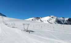 STELVIO - Arrivano anche gli slalomisti per allenarsi sul ghiacciaio